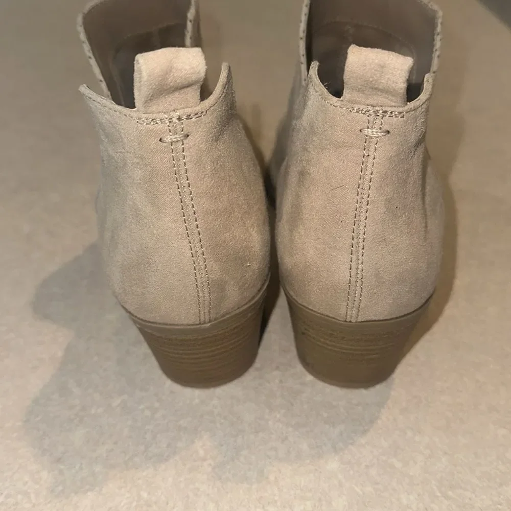 UNIVERSAL THREAD Tan Booties